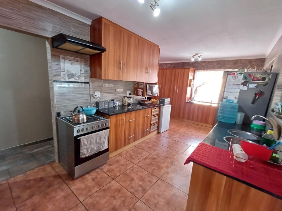 3 Bedroom Property for Sale in Heiderand Western Cape